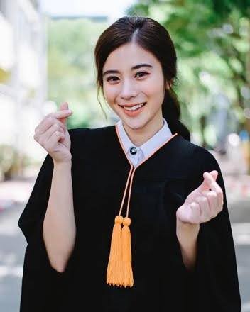 แต่งหน้ารับปริญญา